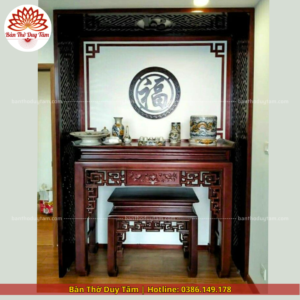 Mẫu phòng thờ đẹp gia tiên chất liệu gỗ sồi, bàn thờ gỗ hiện đại PT124