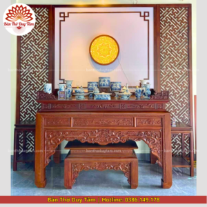 Mẫu phòng thờ đẹp gia tiên chất liệu gỗ sồi, bàn thờ gỗ hiện đại PT127
