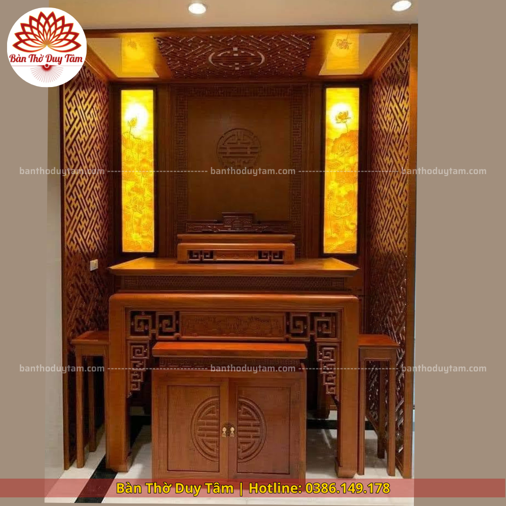 Mẫu phòng thờ đẹp gia tiên chất liệu gỗ sồi, bàn thờ gỗ hiện đại PT128