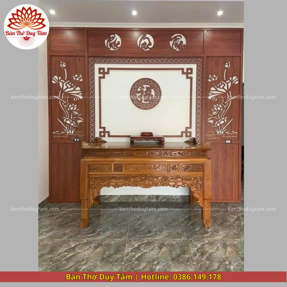 Mẫu phòng thờ đẹp gia tiên chất liệu gỗ sồi, bàn thờ gỗ hiện đại PT132