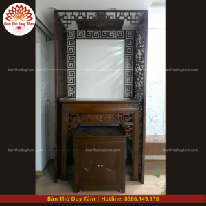 Mẫu phòng thờ đẹp gia tiên chất liệu gỗ sồi, bàn thờ gỗ hiện đại PT133