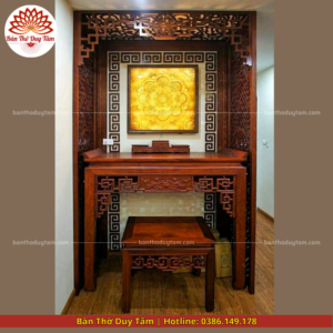 Mẫu phòng thờ đẹp gia tiên chất liệu gỗ sồi, bàn thờ gỗ hiện đại PT134
