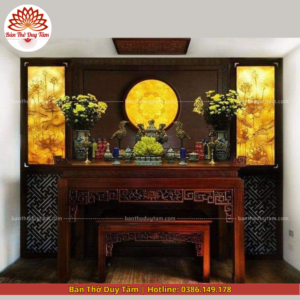 Mẫu phòng thờ đẹp gia tiên chất liệu gỗ sồi, bàn thờ gỗ hiện đại PT135