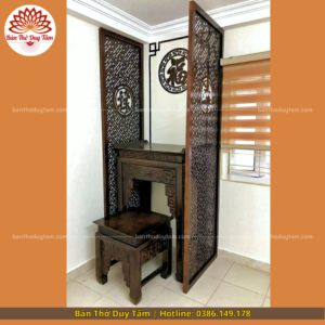 Mẫu phòng thờ đẹp gia tiên chất liệu gỗ sồi, bàn thờ gỗ hiện đại PT143