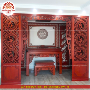 Mẫu phòng thờ đẹp gia tiên chất liệu gỗ sồi, bàn thờ gỗ hiện đại PT145