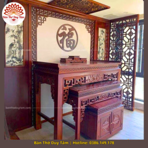 Mẫu phòng thờ đẹp chất liệu gỗ sồi, bàn thờ gỗ hiện đại PT153