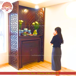 Mẫu phòng thờ đẹp chất liệu gỗ sồi, bàn thờ gỗ hiện đại PT154