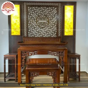 Mẫu phòng thờ đẹp gia tiên chất liệu gỗ sồi , bàn thờ gỗ hiện đại PT2