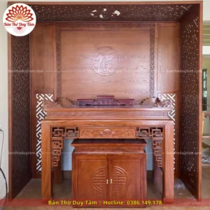 Mẫu phòng thờ đẹp gia tiên chất liệu gỗ sồi, bàn thờ gỗ hiện đại PT37