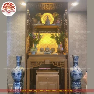 Mẫu phòng thờ đẹp gia tiên chất liệu gỗ sồi, bàn thờ gỗ hiện đại PT41